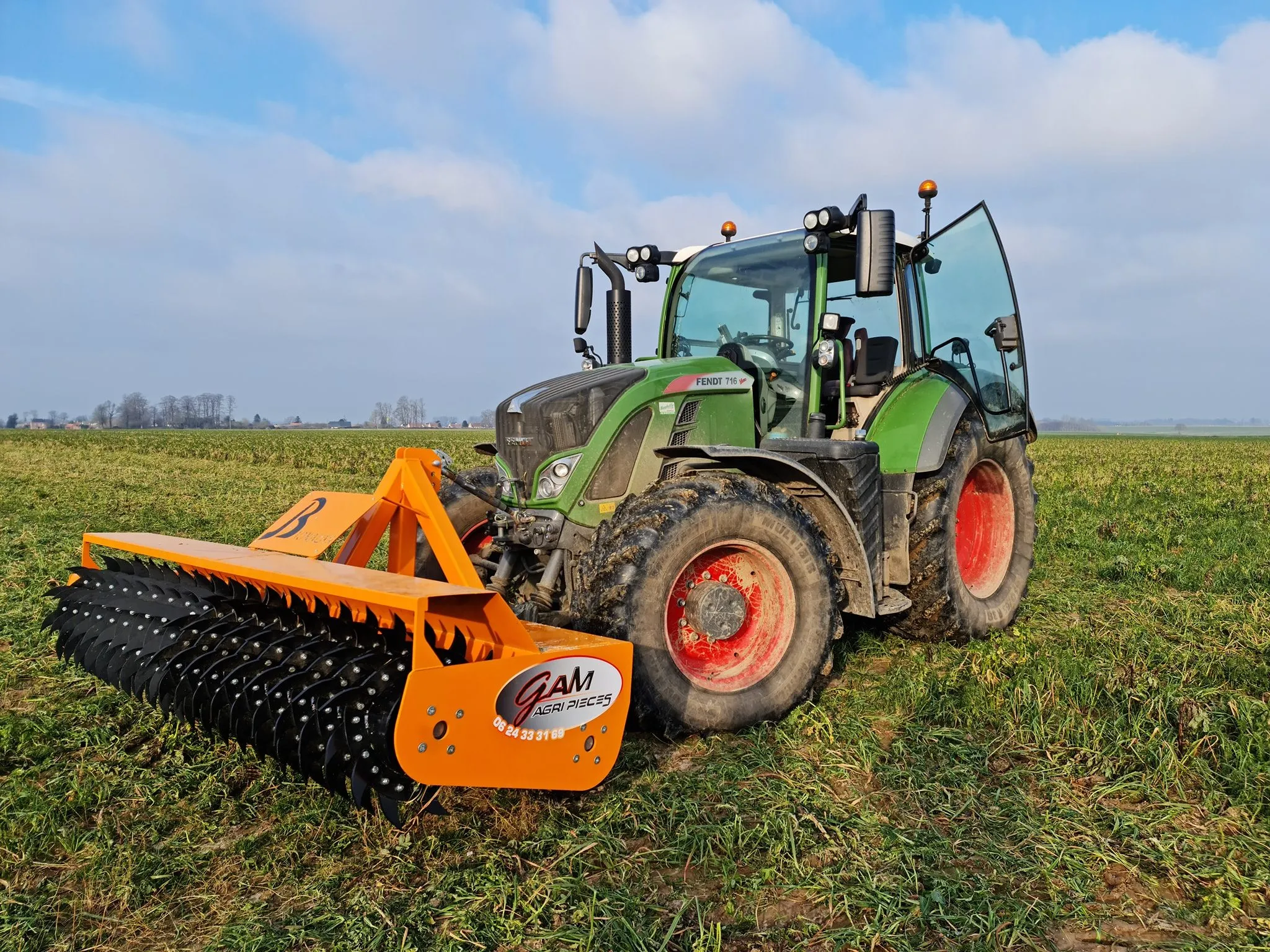 Machine agricole Bionalan pour la destruction des couverts végétaux avec rouleau FACA