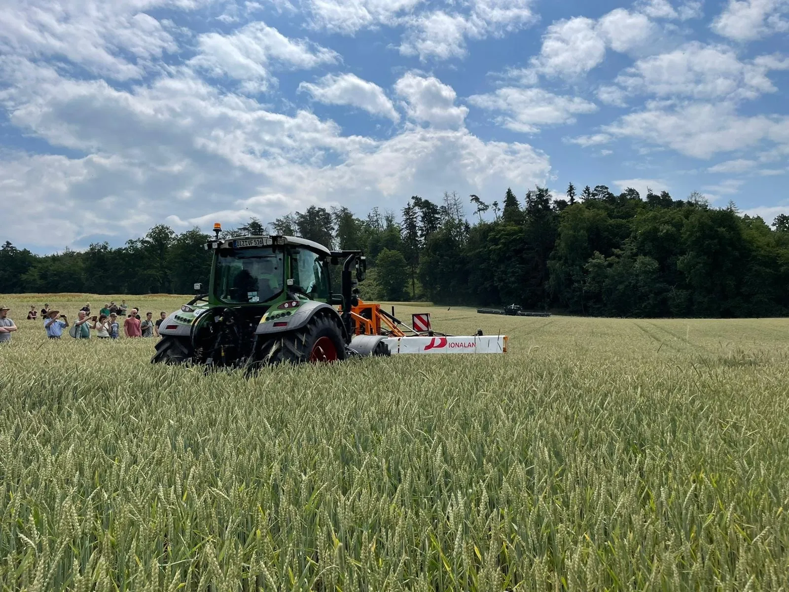 Écimeuse agricole Bionalan en action pour le désherbage mécanique