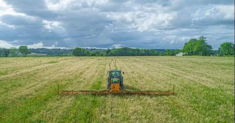 Écimeuse La Selac montée sur tracteur